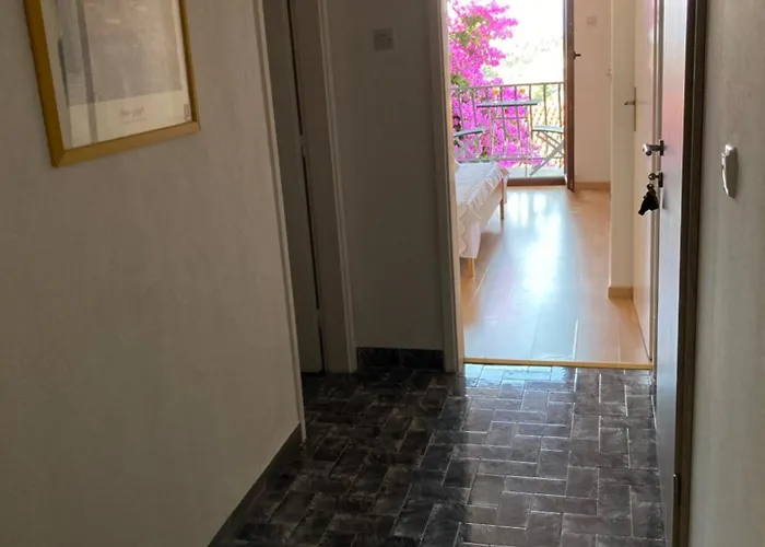 아파트 Seaview Maki With 2 Bedrooms A Private Balcony And Parking Garage