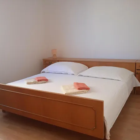 Seaview Maki With 2 Bedrooms A Private Balcony And Parking Garage Makarska