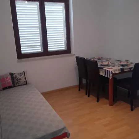 Apartment Seaview Maki With 2 Bedrooms A Private Balcony And Parking Garage Makarska