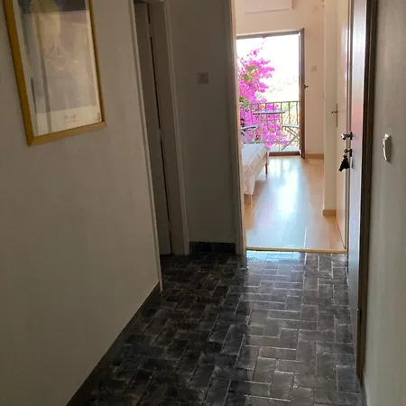 Apartment Seaview Maki With 2 Bedrooms A Private Balcony And Parking Garage