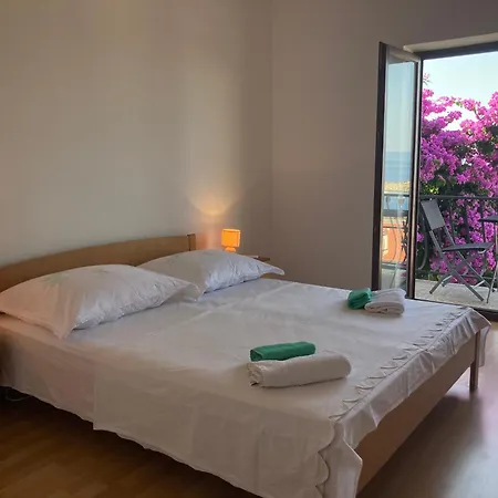 Seaview Maki With 2 Bedrooms A Private Balcony And Parking Garage Makarska