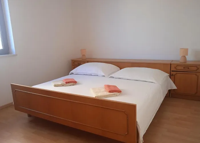 Seaview Maki With 2 Bedrooms A Private Balcony And Parking Garage Makarska