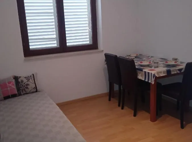 شقة Seaview Maki With 2 Bedrooms A Private Balcony And Parking Garage ماكارسكا